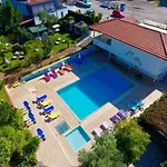 Yunus Hotel